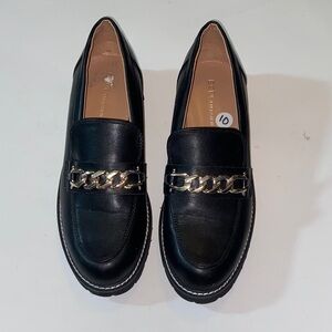 BCBG ENERATION Women’s Elegant Black Loafers with Silver Chain Detail Size 10M